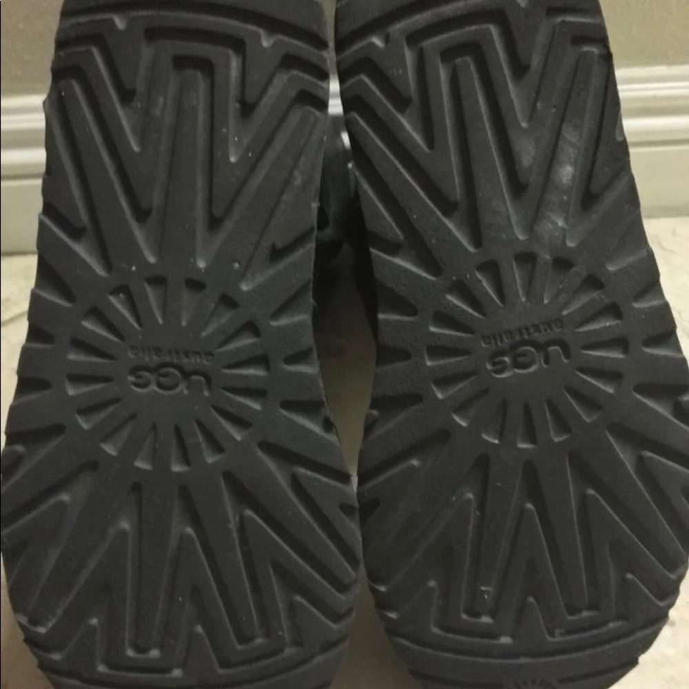 Waterproof UGGs - Picture 4 of 4